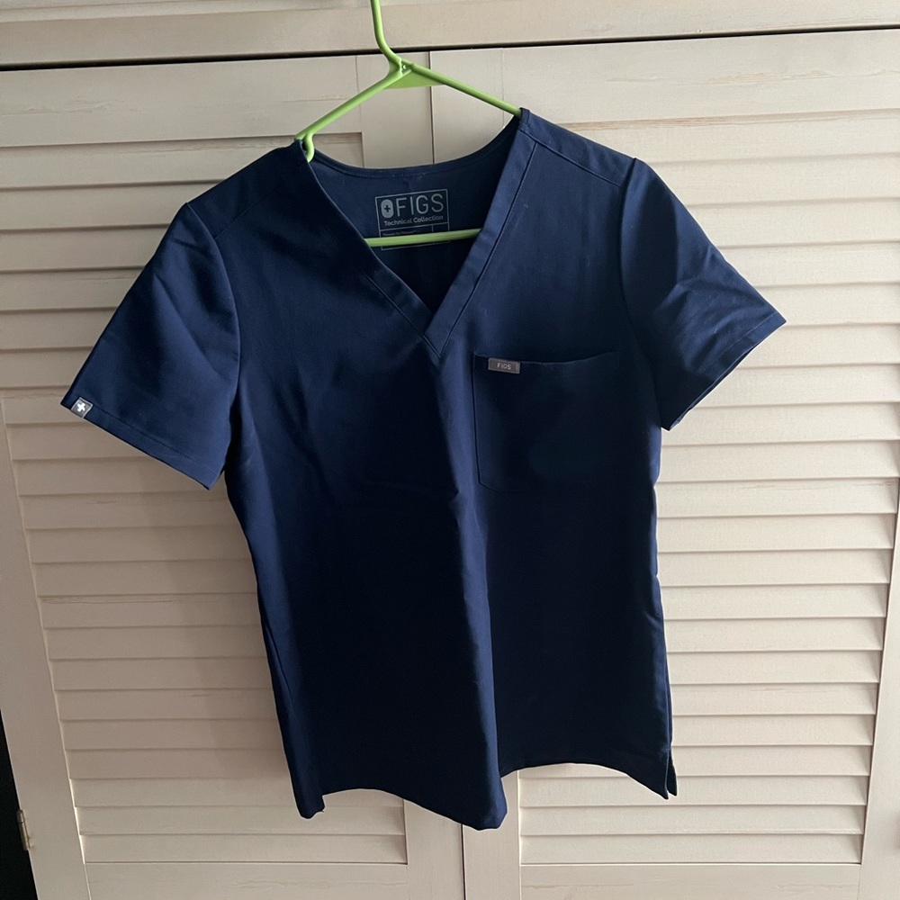 Figs women’s scrub set in navy